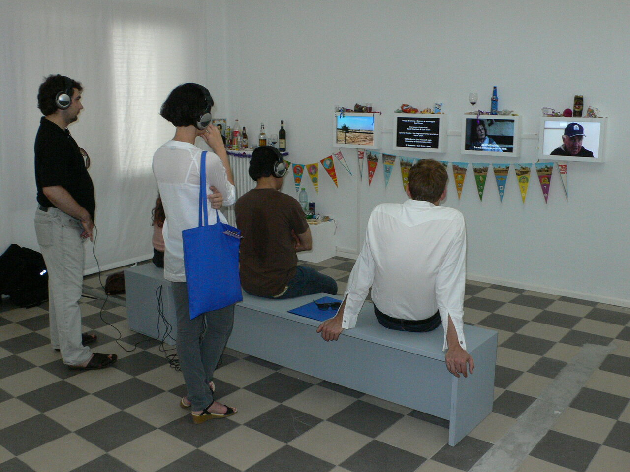 Joyeux anniversaires, vers une archive commune — fragment 1, Manifesta 7, Trento